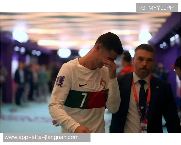 华子提前离场沮丧落后29分球员通道内情引发热议