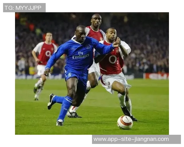 文莱门将遭逼抢慌乱二次抱球被判禁区内间接任意球引发热议