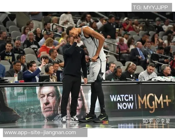 米奇约翰逊谈球队表现:全队急躁影响发挥不仅仅是文班的问题 米奇约翰逊谈球队表现:全队急躁影响发挥不仅仅是文班的问题
