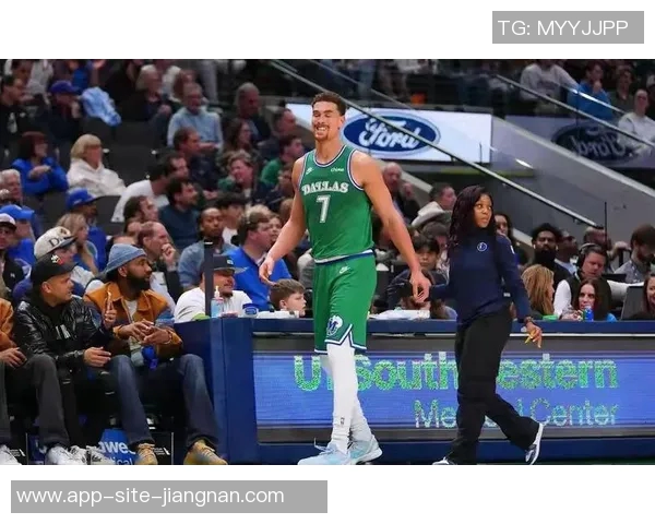 鲍威尔承认失误未能执行战术直言跑入阿德巴约的防守区域 鲍威尔承认失误未能执行战术直言跑入阿德巴约的防守区域