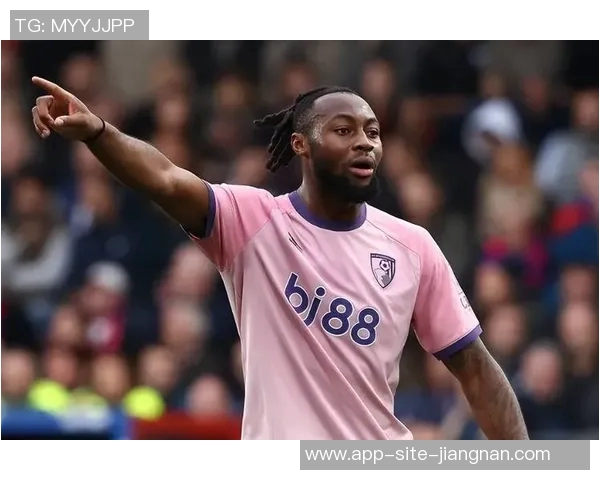 哈格里夫斯称赞塞梅尼奥全能表现应该在顶级球队展现才华