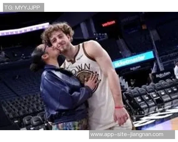 波杰姆斯基与女友甜蜜合影庆祝情人节引发网友热议与祝福 波杰姆斯基与女友甜蜜合影庆祝情人节引发网友热议与祝福